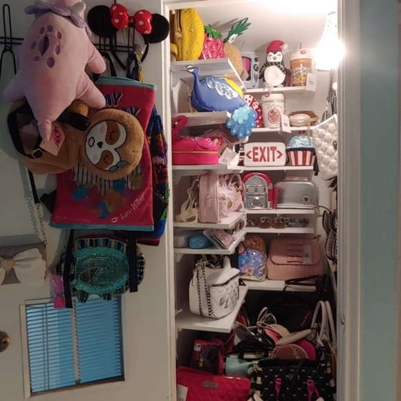 Meet your Posher, Lena - Picture 2 of 5